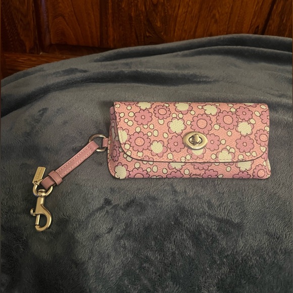 Coach Lily Multi Floral Pink/Cream/Purple Floral Case with Clasp, excellent cond - Picture 1 of 8